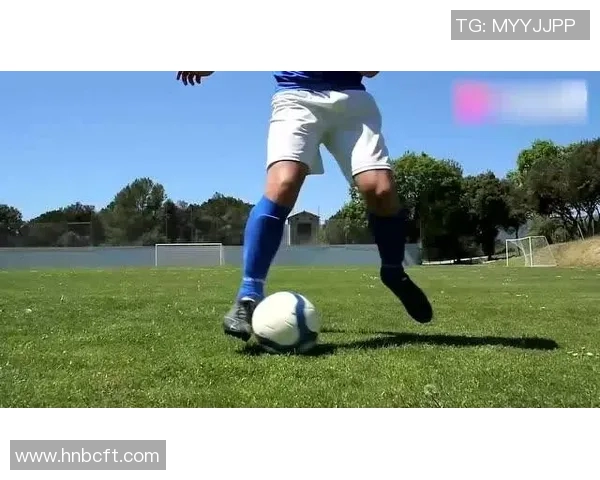 足球明星如何运用技巧与智慧实现过人突破的秘诀与训练方法分享